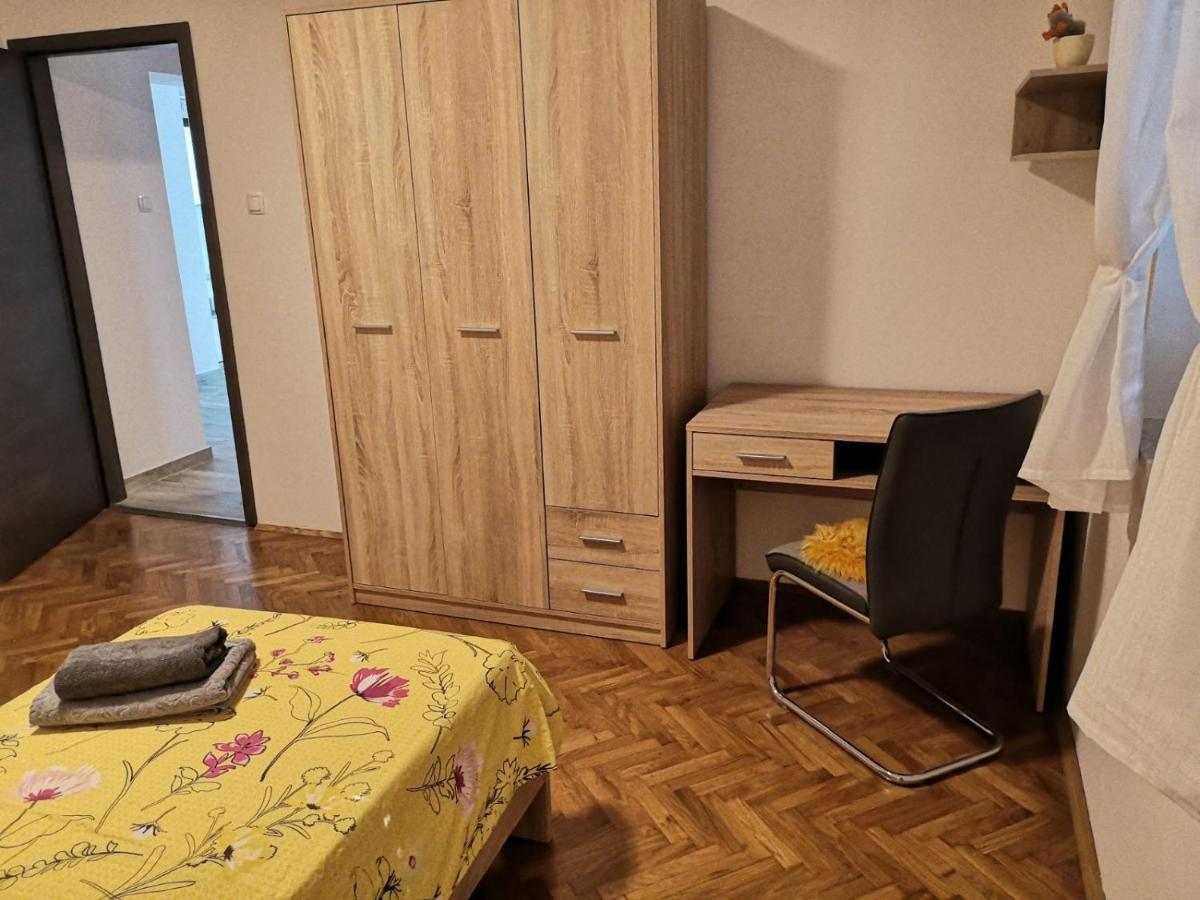 Eugenia Appartement Pula Buitenkant foto