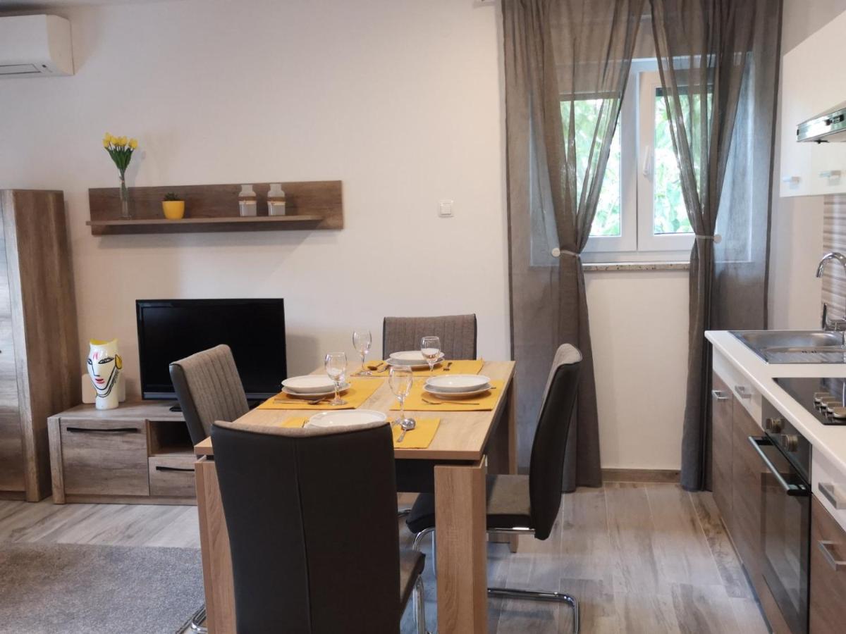 Eugenia Appartement Pula Buitenkant foto